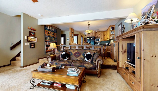 Rustic townhome near Jackson Hole Golf & Tennis Club with private sauna & deck
