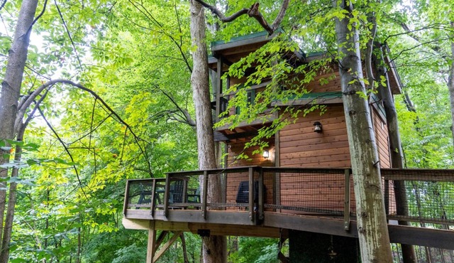 Rustic Treehouse Oasis in Hocking Hills -Adventure Awaits