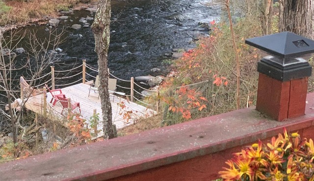 Rustic two bedroom cottage on riverside in Shohola PA