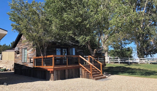 Rustic Updated Cabin located on the Cliffs of the Snake River