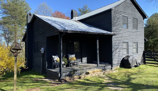 Rustic Cabin located on Ellendale Farm