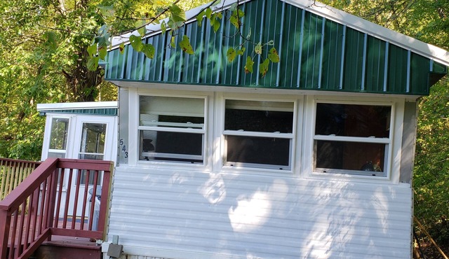 Rustic Vacation Rental on Pool 9 (Over looking the River)
