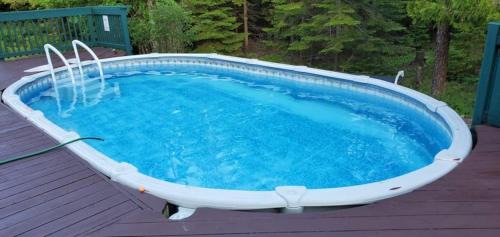 Rustic Vibes w Pool and Hot Tub - Tobermory