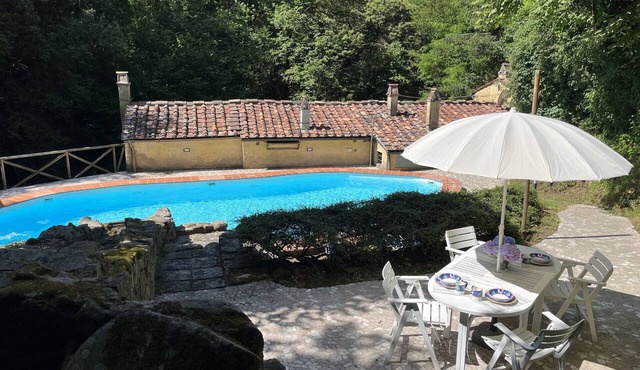 Rustic Villa Molin Berletta with pool in Tuscany in Marliana