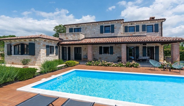 Rustic Villa Noce with pool