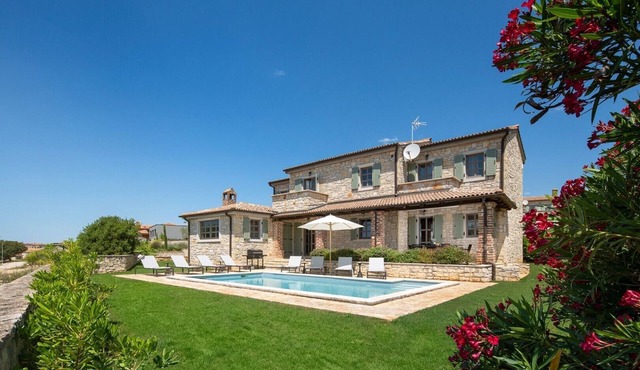 Rustic Villa Rorripa & Reichardia with 2 pools, bbq, pets, family