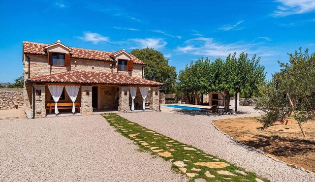 Rustic Villa with Pool near Krka Park