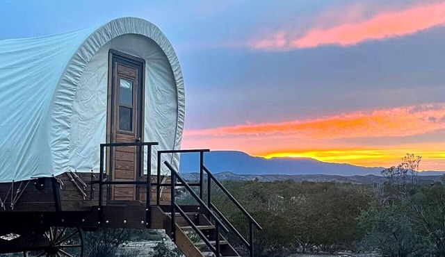 Rustic Wagon Getaway with Hot Tub/Stargazing/Views