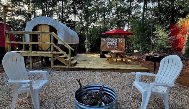 Rustic Wagon Glamping - Hot Tub - Firepit