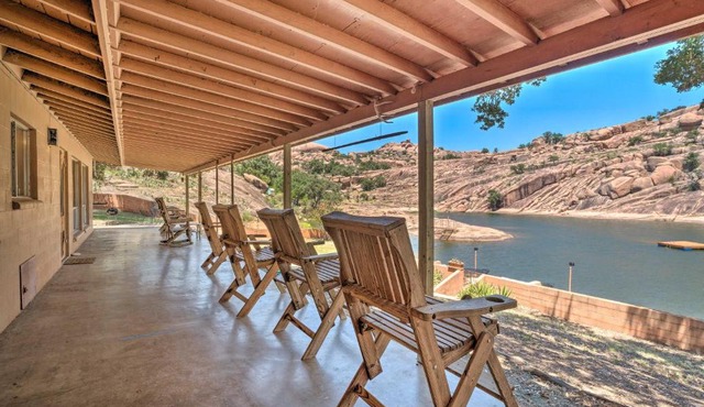 Rustic & Western House on Lake - Swim & Fish!