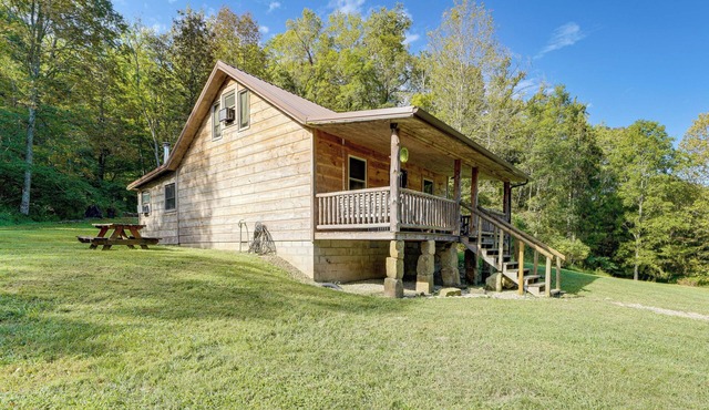 Rustic, Woodsy Cabin in Palestine w/Pool Table!