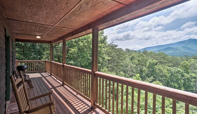 Rustic Young Harris Cabin w/Fire Pit & Views
