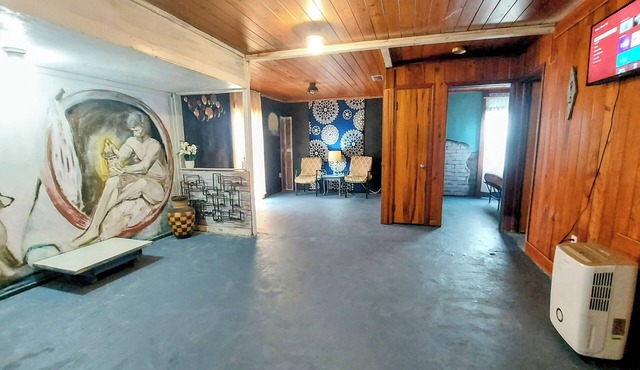 Rustic zen private one bedroom @ Eau Gallie Downtown & 5 minutes Melbourne Beach