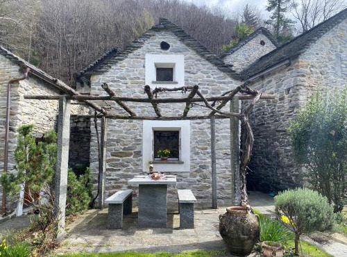 Rustico dans charmant hameau vue lac Verzasca