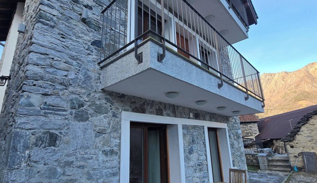 Rustico Musta Ferienhaus mit Sauna, Garten & Berg-/Talblick bei 4* in Palagnedra