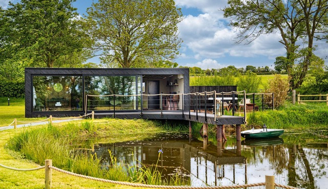 RUSTY BOATHOUSE, romantic, character holiday cottage in Llanarth