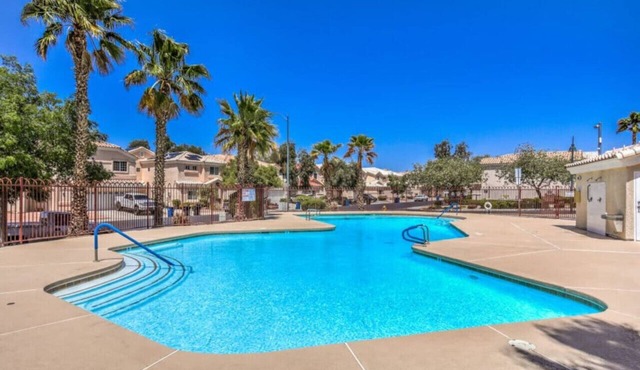 Rusty Ridge | 2BR Condo, Garage, Community Pool