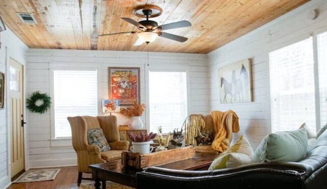 Rusty Rose Farmhouse on 1/2 acre Near Tarleton