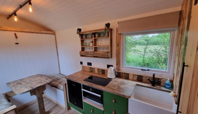 Rusty - Shepherds hut sleeps up to 4