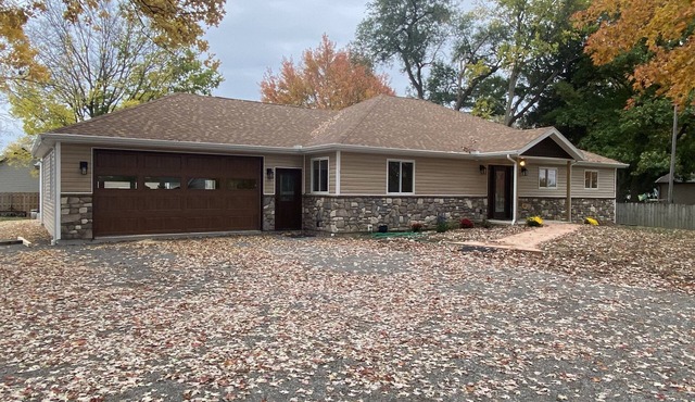 Rusty’s Getaway is a rustic/modern handicap accessible, family friendly space.