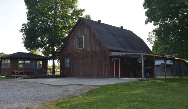 Rut & Strut Ranch - 35 minutes from Mark Twain Lake! Quiet Cabin in the woods