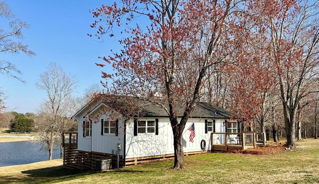 Ruth's Cottage at Addis Acres/Newly Renovated/Firepit/Private Pond/2BR/2BA/Deck