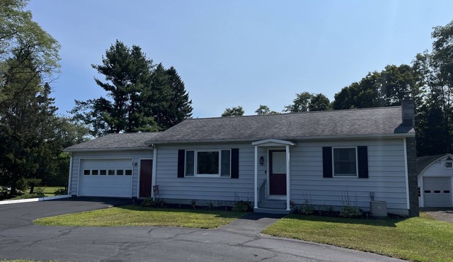 Ruth's Creekside - Recent renovation, 3bdrm, large lawn