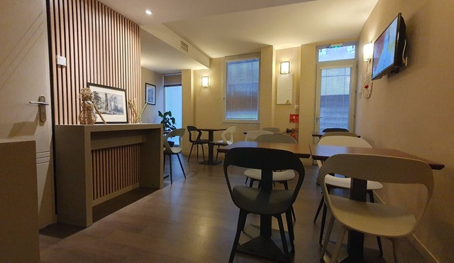 Ruthenium Hotel