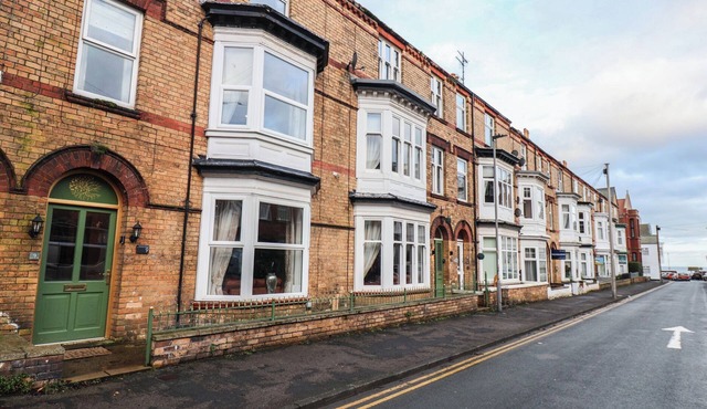 RUTLAND GRANGE, pet friendly, country holiday cottage in Filey