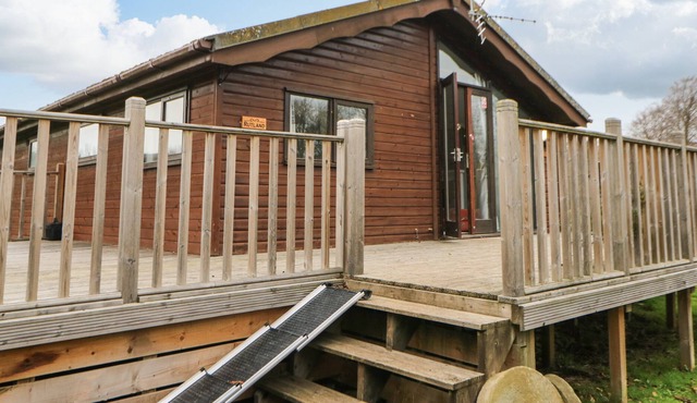 RUTLAND LODGE, pet friendly, with a garden in Scorton, Richmond