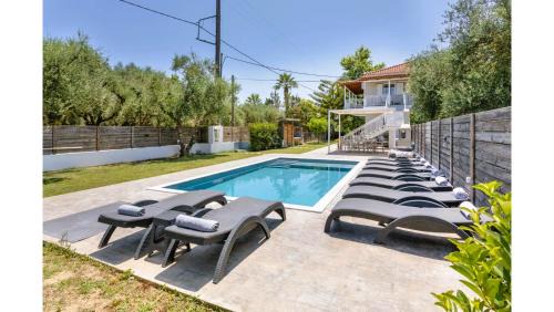 Ruvelis private pool villa