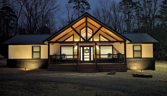 Ruvic Retreat — The Perfect Luxury Getaway. Secluded, No Neighbors w/Hot Tub