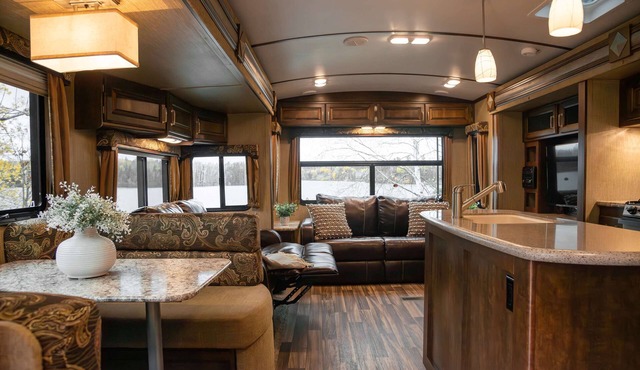 RV 7 Corner Unit W/Full Privacy and Panoramic Views