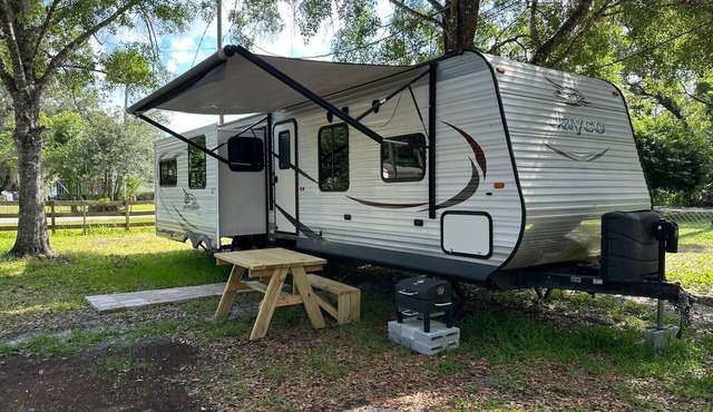 RV Apartment near Disney, Universal Parks, and all of Orlando's attractions.