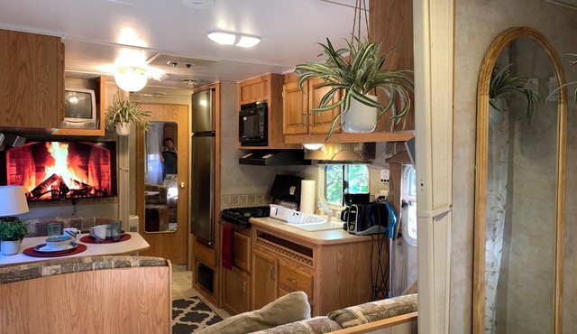 RV Efficiency w/pool access -quiet, clean, cable/wifi, utilities included-