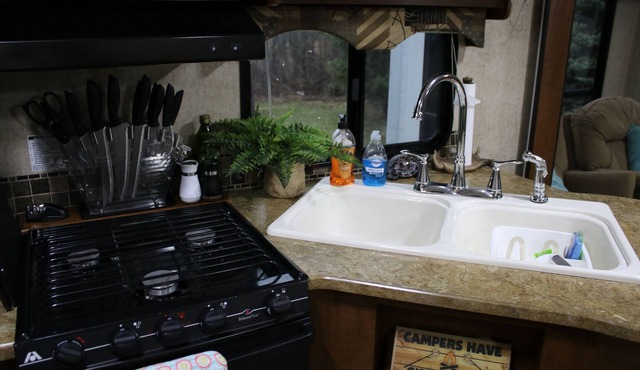 RV Glamping at the Knife Lake Getaway Homestead- King's Corner