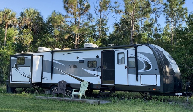 RV in Paradise - peaceful location near Oviedo, Sanford and Lake Mary