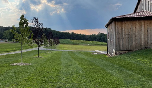 RV lot Hook Up, 5 minutes off I 80. Peacefully hidden behind our vintage barn.