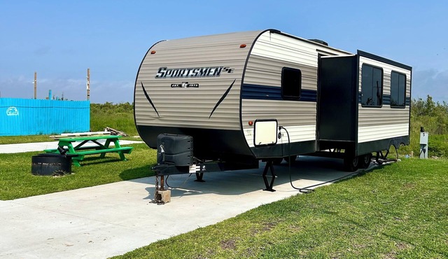 RV Rental Great for Familes w/Bunkroom! Across from BEACH