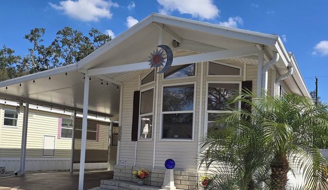 RV Resort-Close to Tampa, Hard Rock, Busch Gardens, Skydive City and More