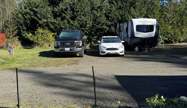 RV Spaces with hookups, 5 private country acres, 20 min to town, Family friendly