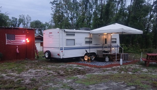 RV with 1full bed 2twin beds and AC WiFi smart TV bathroom outdoor shower house