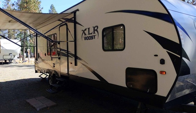 RV11 XLR - 27' Family Toy Hauler - Sleeps 6