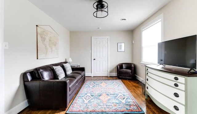 RVA Cottage Cozy & Spacious Near Downtown