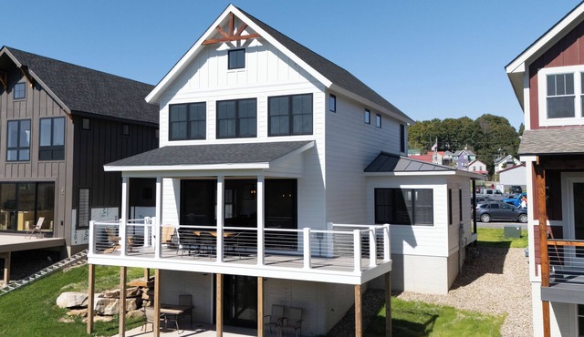 RW38-New Blackwater River front Home in Davis