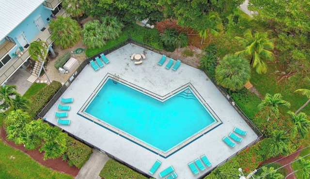 Rx: Paradise updated 2bed/2.5bath townhouse style condo with open water views, shared pool & dockage