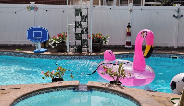 Ryder cup 3-bedroom house pool hot tub AC in Plainview off greenbelt path