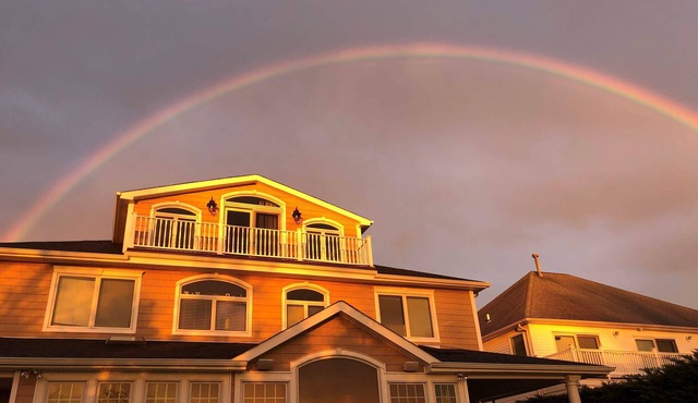 Ryder Cup! 4 beds 3.5 Bath house w/views in Seaford, LG Den w/Pool TBL, A/C