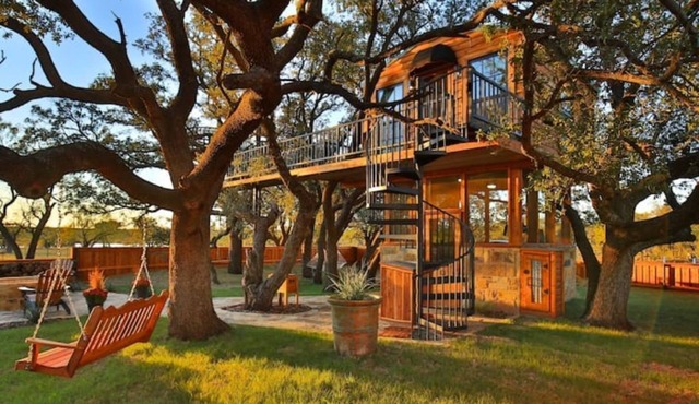 Ryders Treehouse is the ultimate couples romantic private ranch stay!