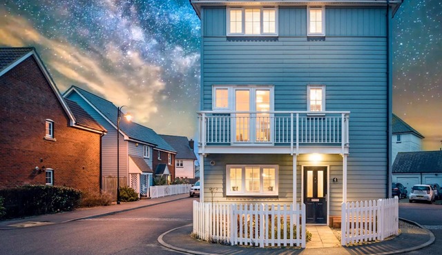 Rye Bay House - a cottage that sleeps 8 guests in 4 bedrooms